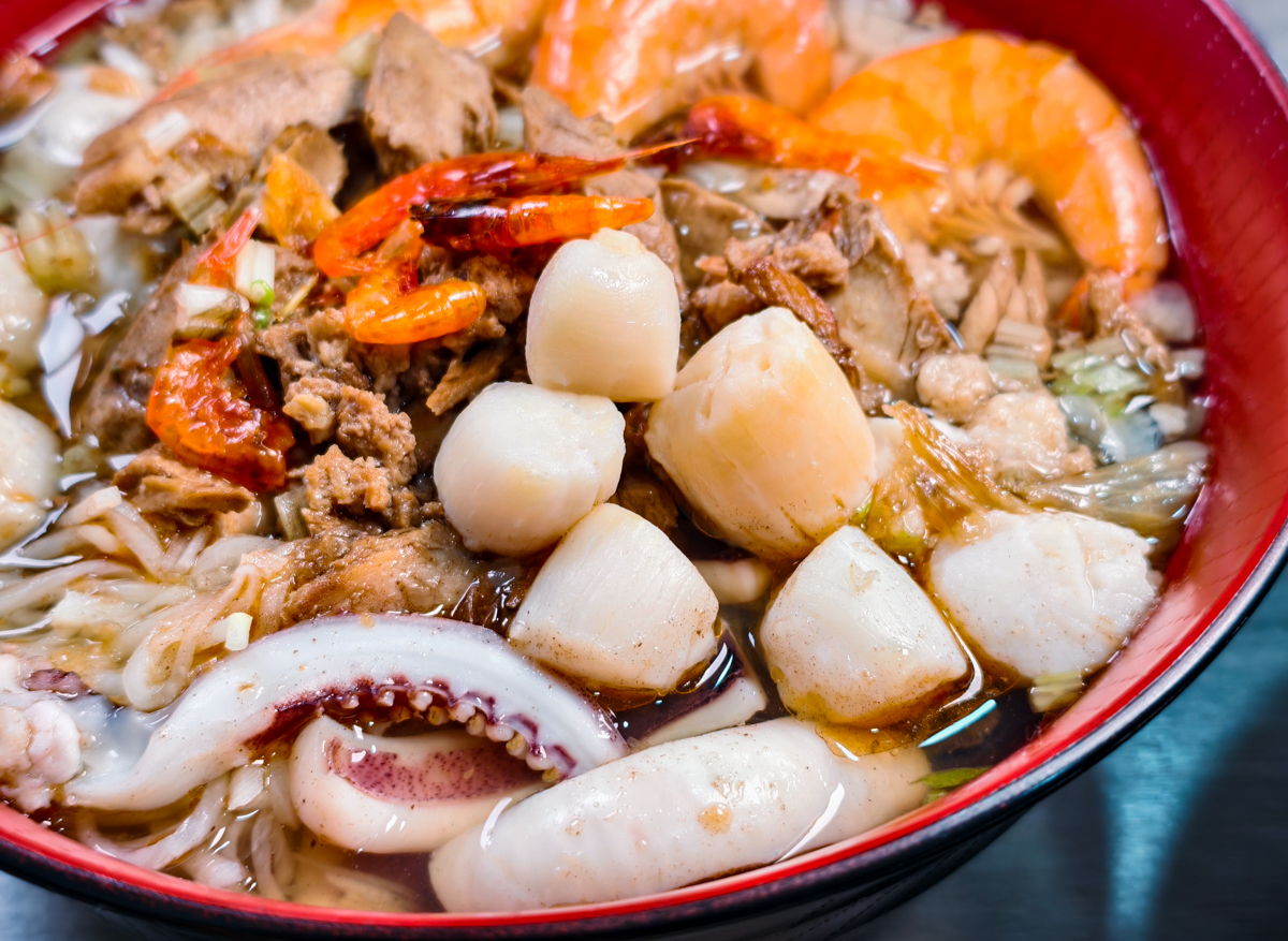 [高雄]丫娥東港海鮮飯湯-豪爽東港大姐家鄉味!鮪魚海鮮料爆出來海鮮飯湯 @美食好芃友（芃芃）