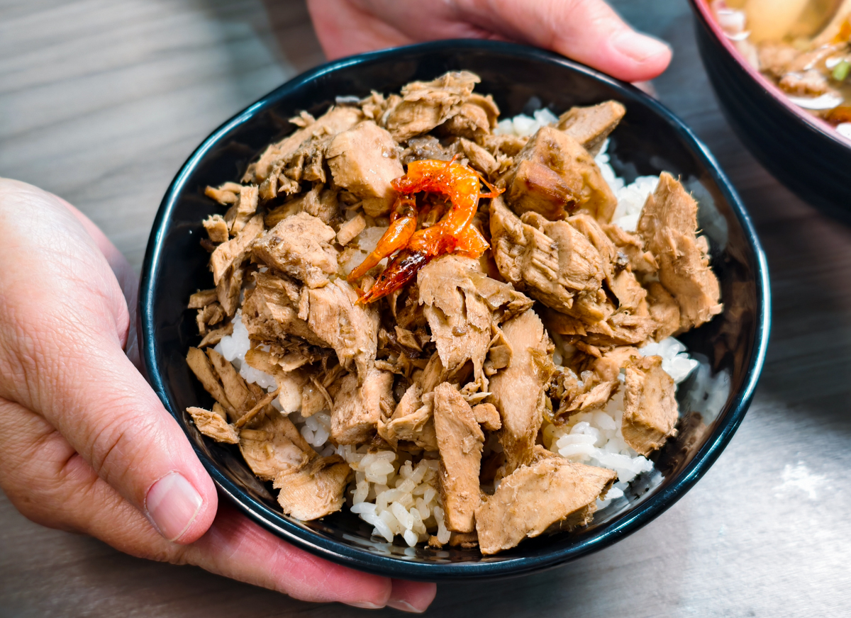 [高雄]丫娥東港海鮮飯湯-豪爽東港大姐家鄉味!鮪魚海鮮料爆出來海鮮飯湯 @美食好芃友（芃芃）