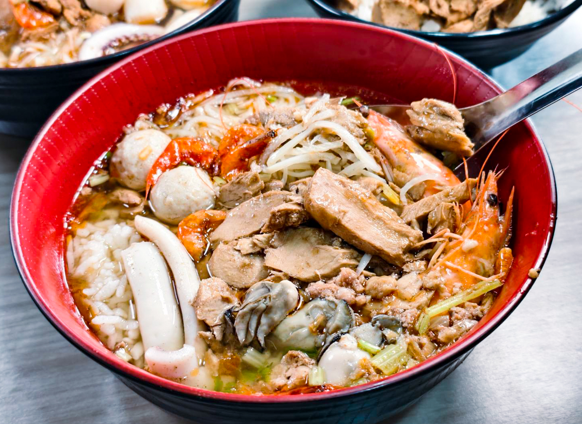 [高雄]丫娥東港海鮮飯湯-豪爽東港大姐家鄉味!鮪魚海鮮料爆出來海鮮飯湯 @美食好芃友（芃芃）