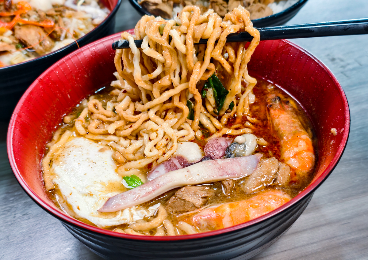 [高雄]丫娥東港海鮮飯湯-豪爽東港大姐家鄉味!鮪魚海鮮料爆出來海鮮飯湯 @美食好芃友（芃芃）