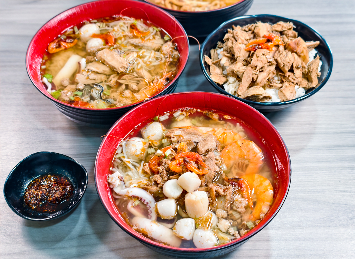 [高雄]丫娥東港海鮮飯湯-豪爽東港大姐家鄉味!鮪魚海鮮料爆出來海鮮飯湯 @美食好芃友（芃芃）