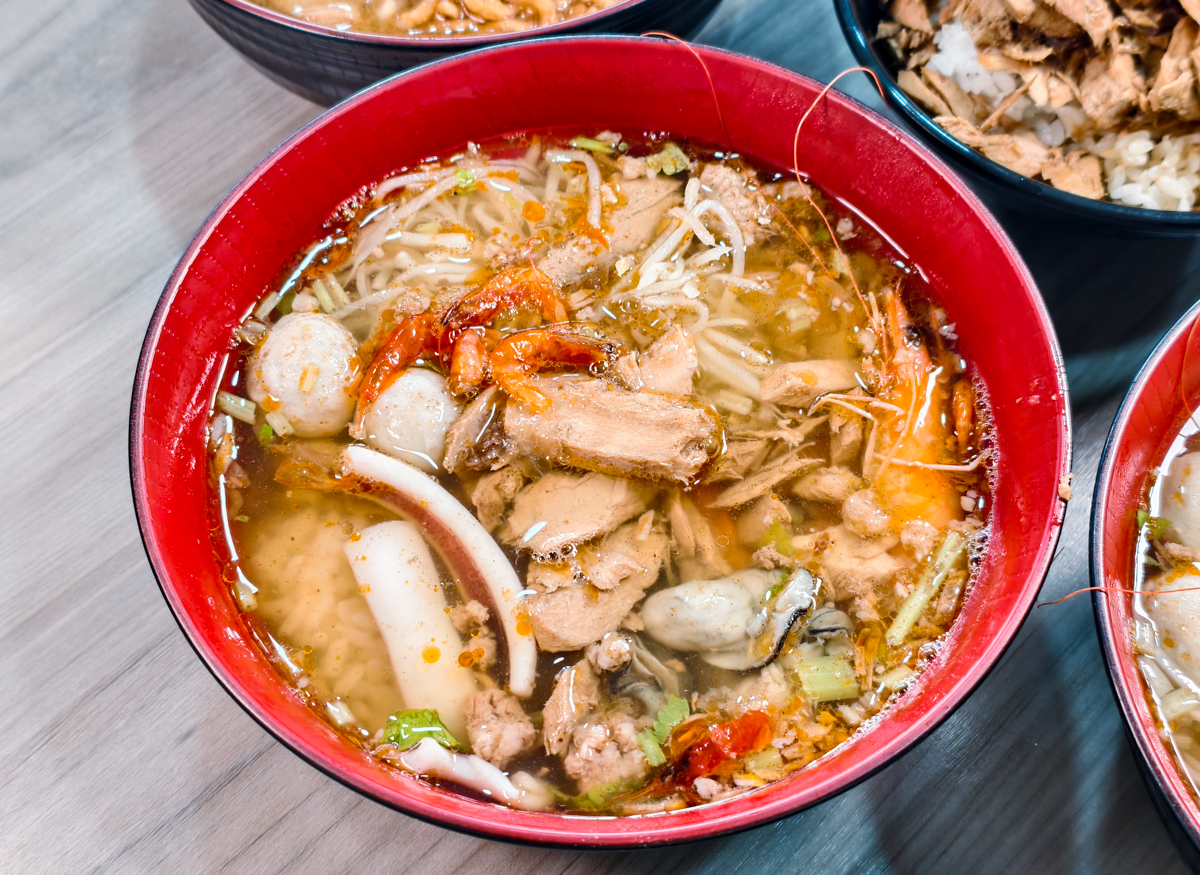 [高雄]丫娥東港海鮮飯湯-豪爽東港大姐家鄉味!鮪魚海鮮料爆出來海鮮飯湯 @美食好芃友（芃芃）