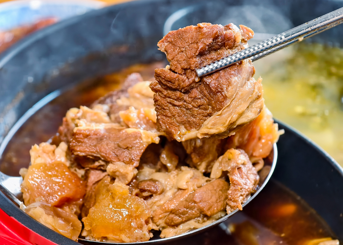 一鍋給足 600 克肉量：全國麗園「一斤肉牛肉爐」在家也能輕鬆享用飯店主廚手藝 @美食好芃友（芃芃）
