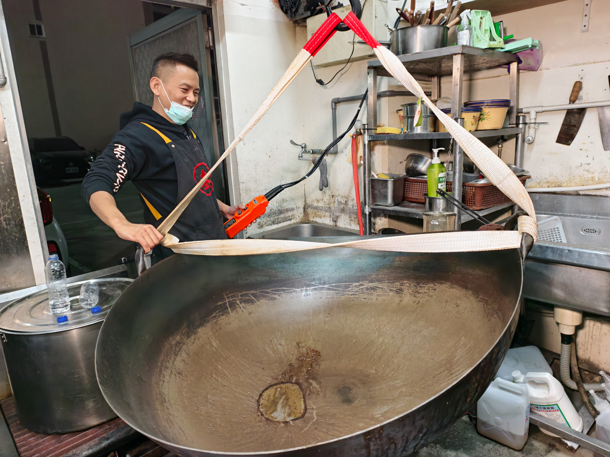 [高雄]叁庚半火鍋-最道地高雄重慶麻辣火鍋!晚餐吃到宵夜都有!老闆親炒麻辣底料 @美食好芃友（芃芃）