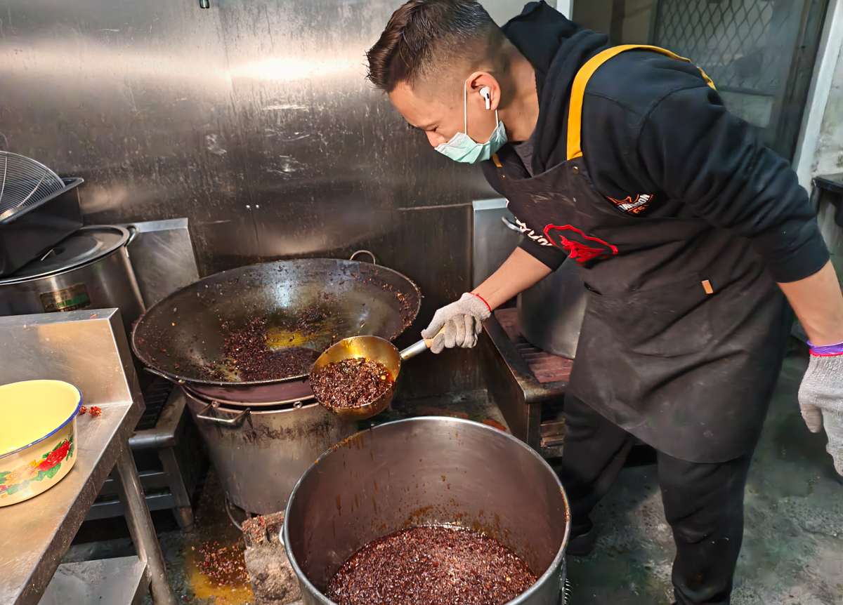 [高雄]叁庚半火鍋-最道地高雄重慶麻辣火鍋!晚餐吃到宵夜都有!老闆親炒麻辣底料 @美食好芃友（芃芃）