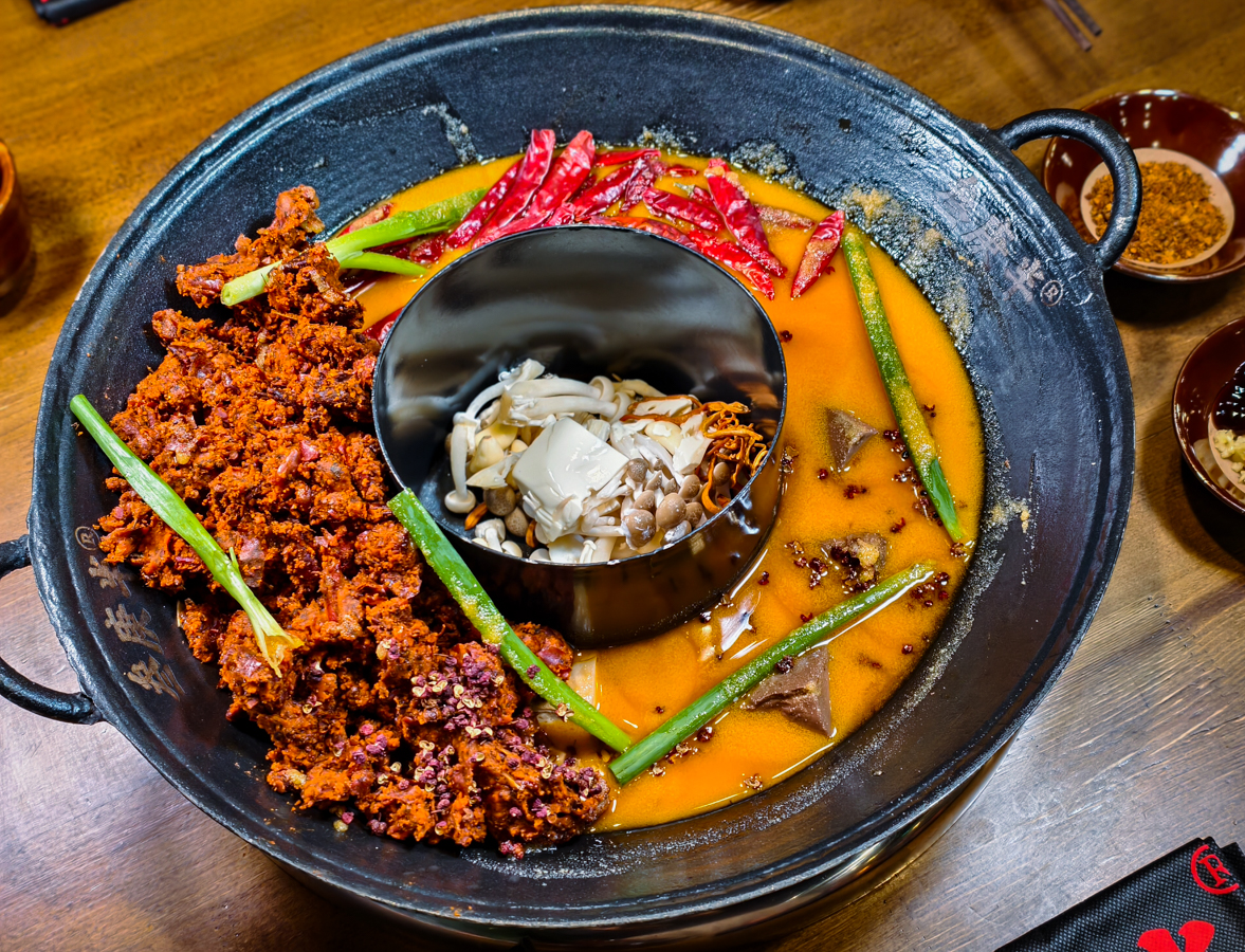 [高雄]叁庚半火鍋-最道地高雄重慶麻辣火鍋!晚餐吃到宵夜都有!老闆親炒麻辣底料 @美食好芃友（芃芃）