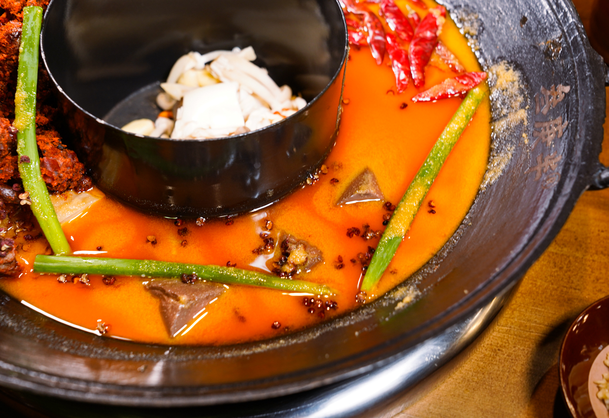 [高雄]叁庚半火鍋-最道地高雄重慶麻辣火鍋!晚餐吃到宵夜都有!老闆親炒麻辣底料 @美食好芃友（芃芃）