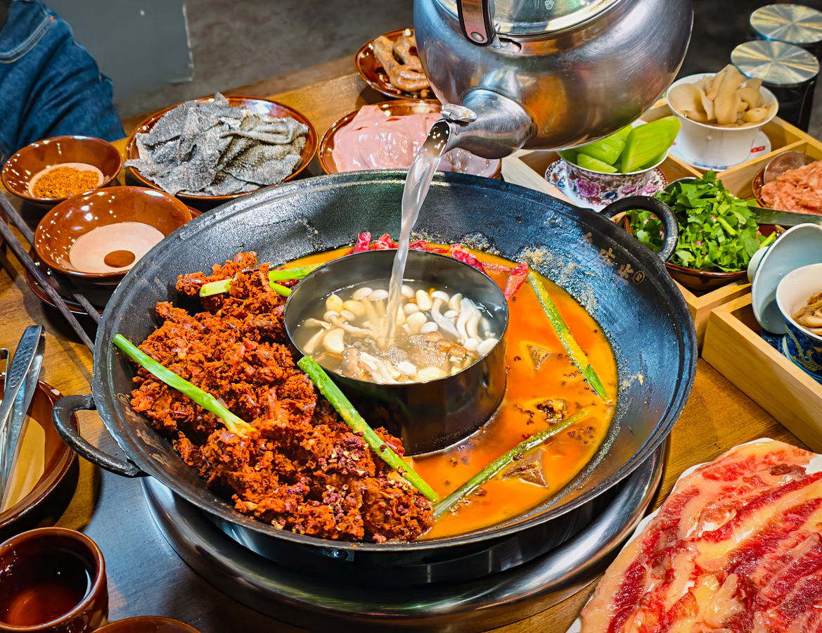 [高雄]叁庚半火鍋-最道地高雄重慶麻辣火鍋!晚餐吃到宵夜都有!老闆親炒麻辣底料 @美食好芃友（芃芃）