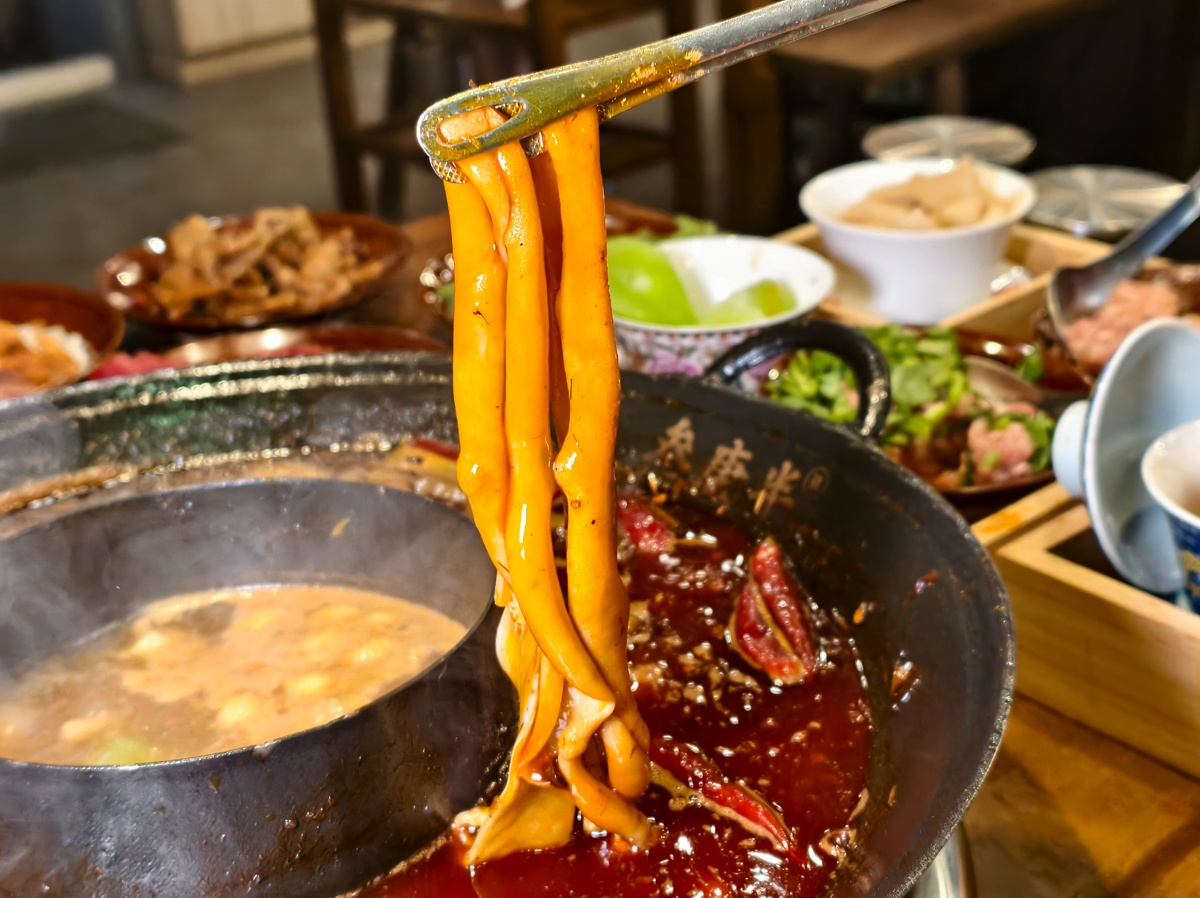 [高雄]叁庚半火鍋-最道地高雄重慶麻辣火鍋!晚餐吃到宵夜都有!老闆親炒麻辣底料 @美食好芃友（芃芃）