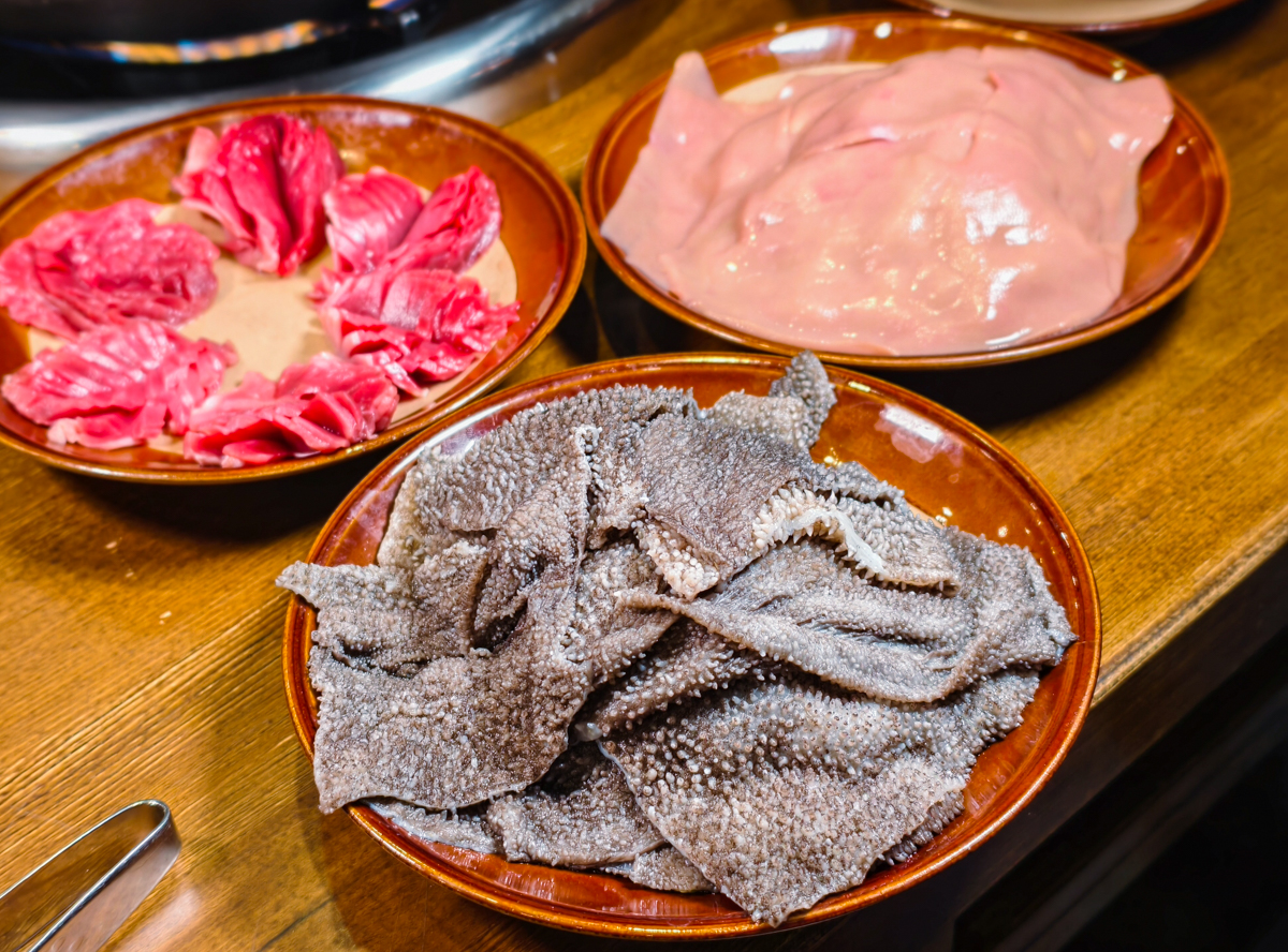 [高雄]叁庚半火鍋-最道地高雄重慶麻辣火鍋!晚餐吃到宵夜都有!老闆親炒麻辣底料 @美食好芃友（芃芃）