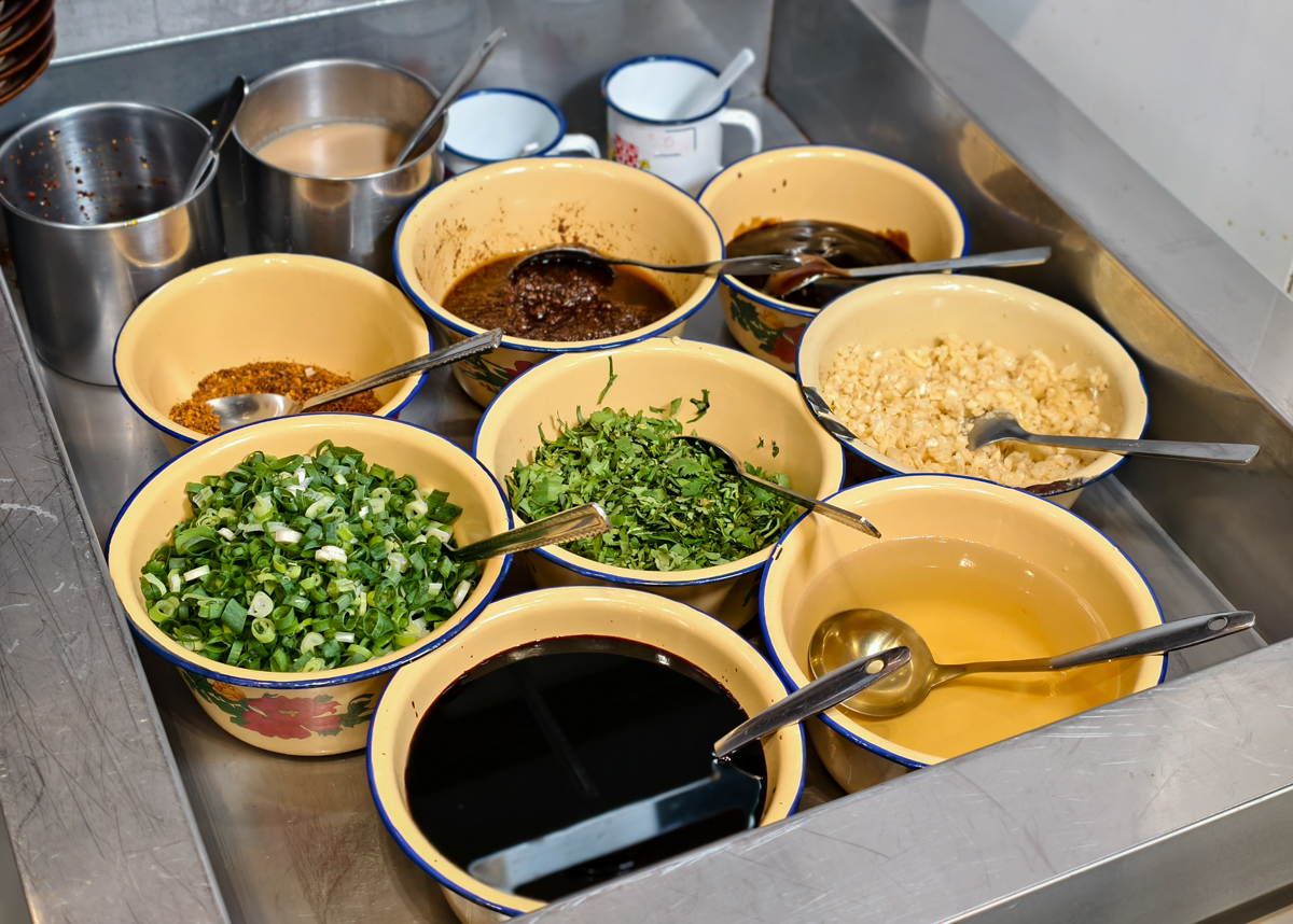 [高雄]叁庚半火鍋-最道地高雄重慶麻辣火鍋!晚餐吃到宵夜都有!老闆親炒麻辣底料 @美食好芃友（芃芃）