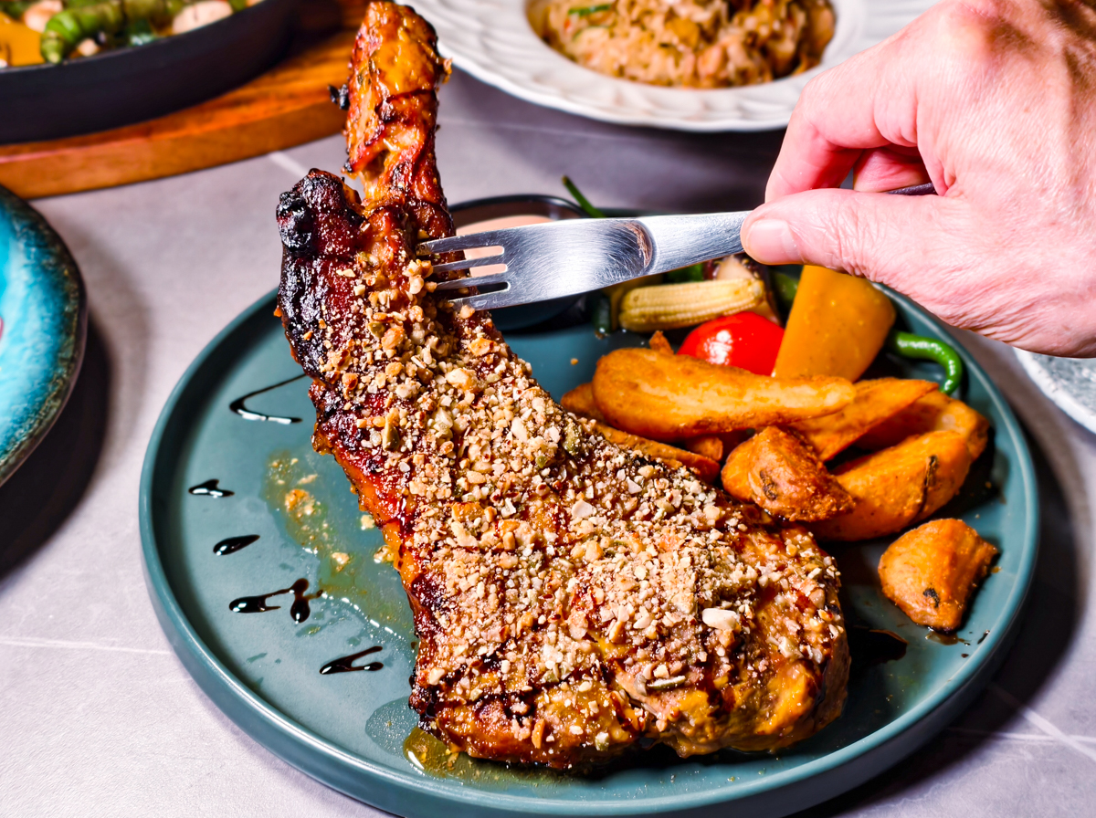 [高雄]拾光餐酒館-新堀江旁巷弄老宅氣氛餐酒館!高雄約會聚餐首選名單 @美食好芃友（芃芃）