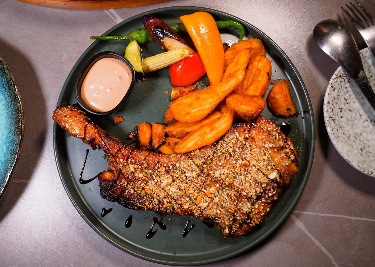 [高雄]拾光餐酒館-新堀江旁巷弄老宅氣氛餐酒館!高雄約會聚餐首選名單 @美食好芃友（芃芃）