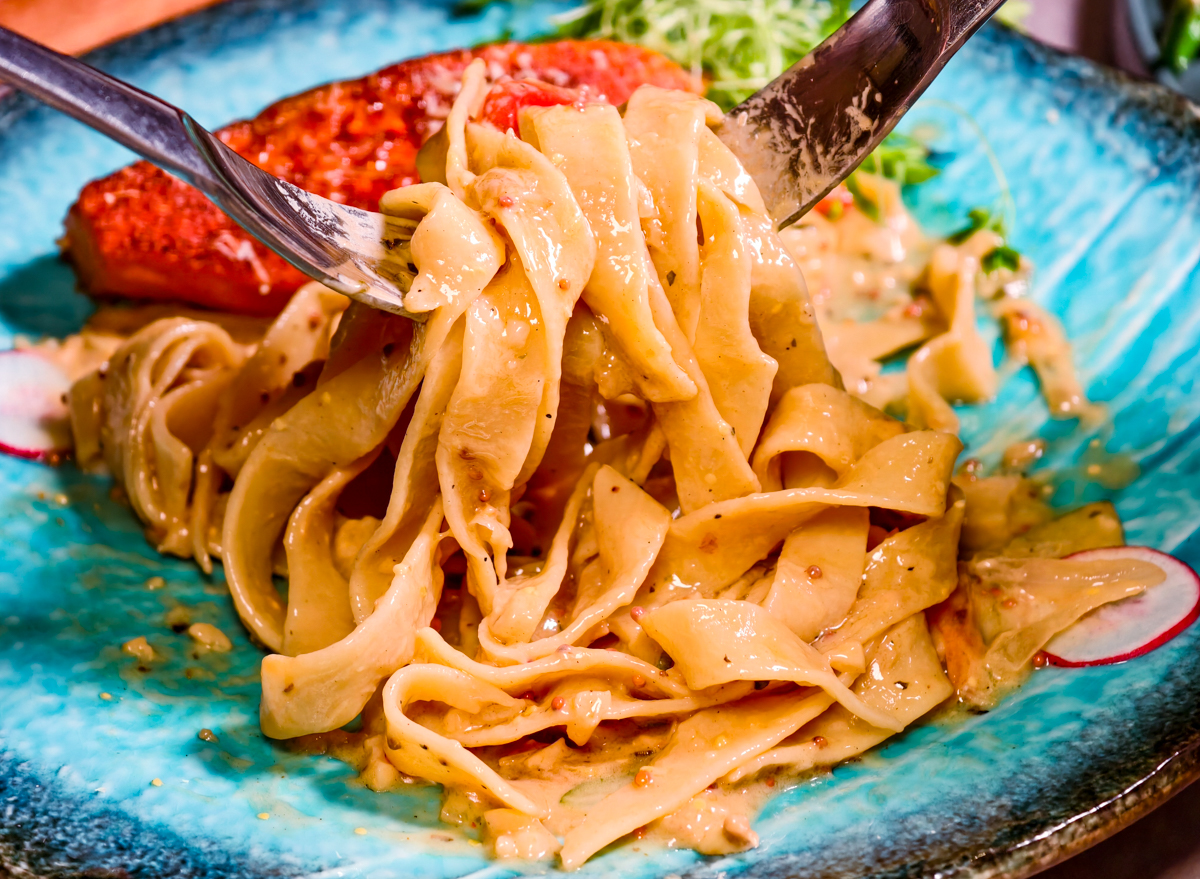 [高雄]拾光餐酒館-新堀江旁巷弄老宅氣氛餐酒館!高雄約會聚餐首選名單 @美食好芃友（芃芃）