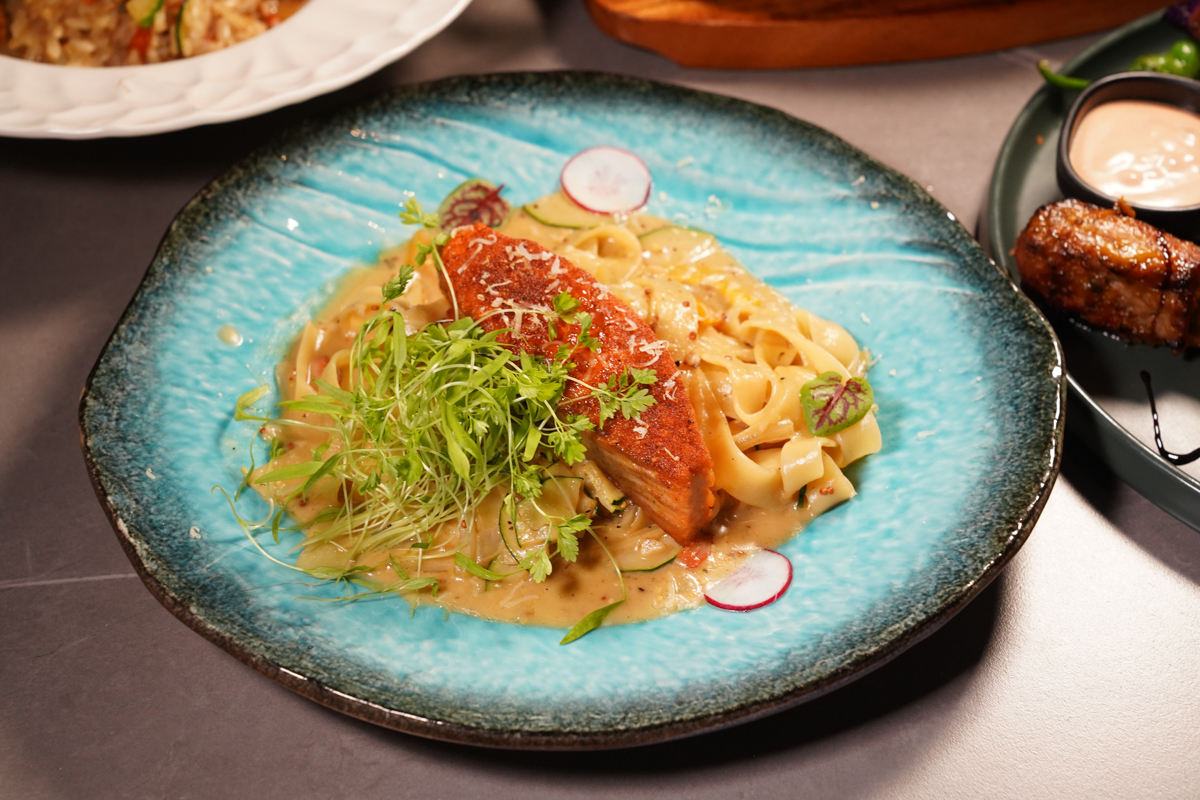 [高雄]拾光餐酒館-新堀江旁巷弄老宅氣氛餐酒館!高雄約會聚餐首選名單 @美食好芃友（芃芃）