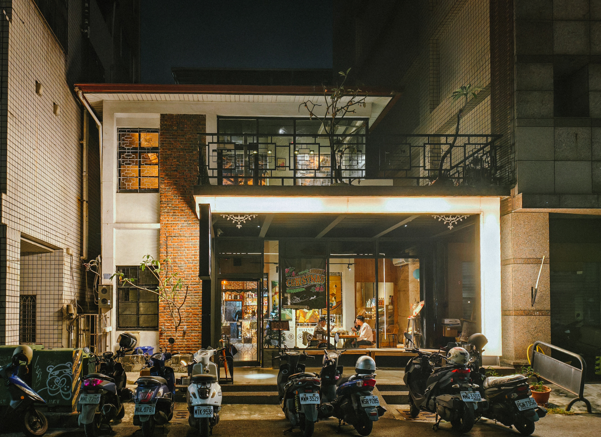 [高雄]拾光餐酒館-新堀江旁巷弄老宅氣氛餐酒館!高雄約會聚餐首選名單 @美食好芃友（芃芃）