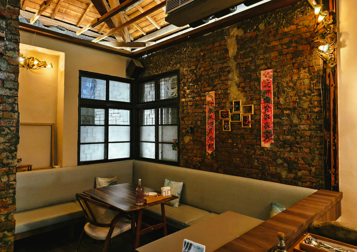 [高雄]拾光餐酒館-新堀江旁巷弄老宅氣氛餐酒館!高雄約會聚餐首選名單 @美食好芃友（芃芃）