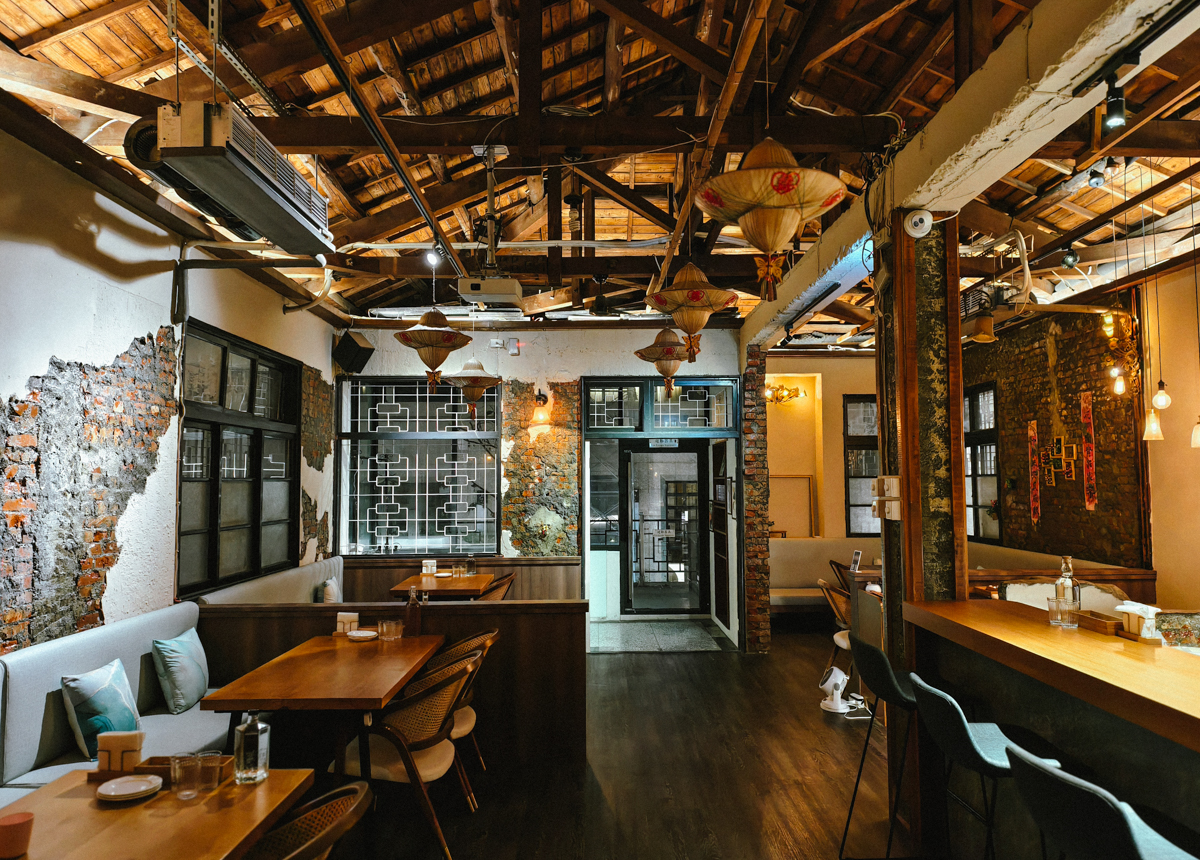 [高雄]拾光餐酒館-新堀江旁巷弄老宅氣氛餐酒館!高雄約會聚餐首選名單 @美食好芃友（芃芃）