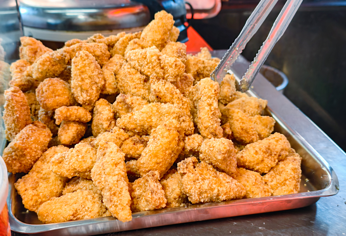 [高雄]三伯仔土魠魚羹-開門就排隊的30年高雄土魠魚羹老店~魚塊超酥超飽滿! @美食好芃友（芃芃）