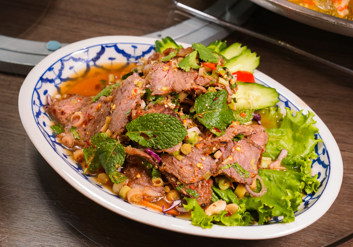 [高雄]夜泰美-凹子底站附近超強高雄泰式餐廳!香料層次豐富北泰口味~ @美食好芃友（芃芃）