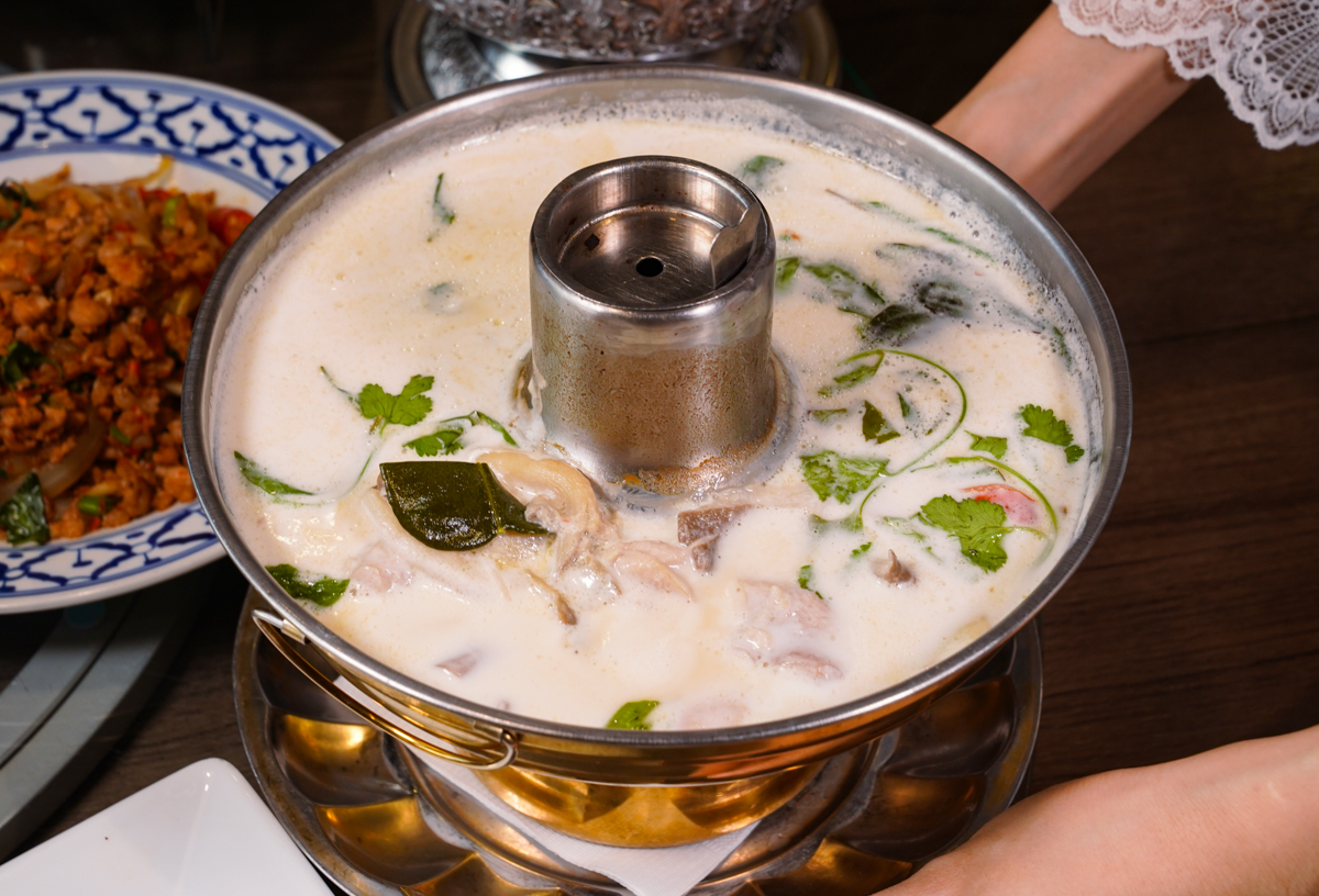 [高雄]夜泰美-凹子底站附近超強高雄泰式餐廳!香料層次豐富北泰口味~ @美食好芃友（芃芃）