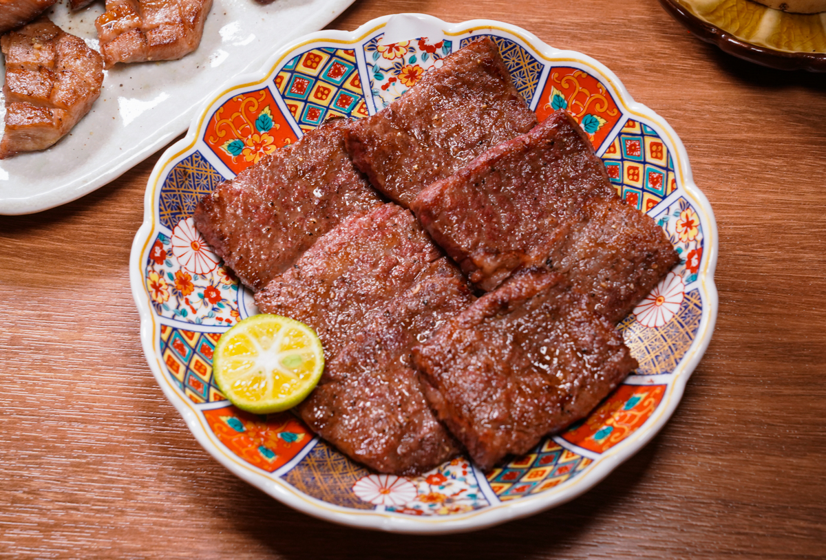 [高雄]炎上燒物製所-中央公園附近低調人氣高雄居酒屋!炭烤串燒超級香! @美食好芃友（芃芃）