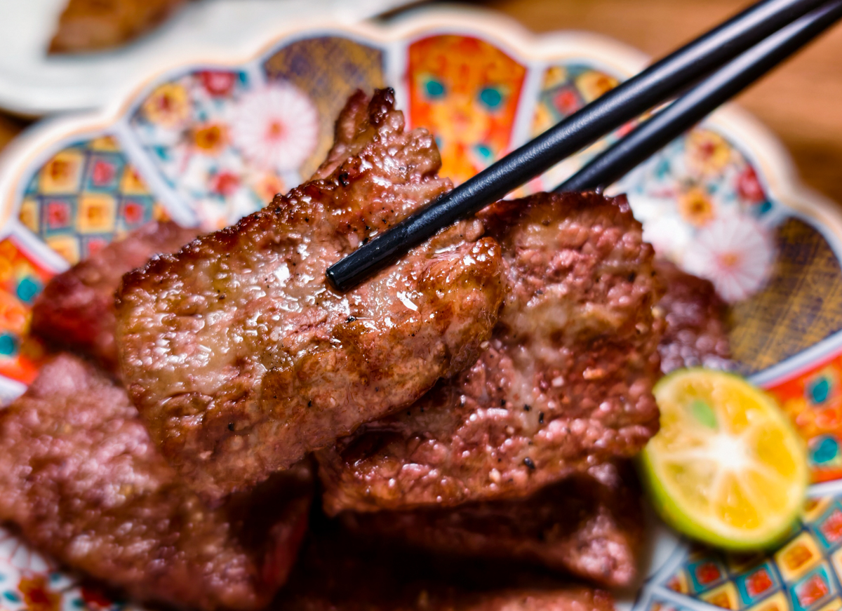 [高雄]炎上燒物製所-中央公園附近低調人氣高雄居酒屋!炭烤串燒超級香! @美食好芃友（芃芃）