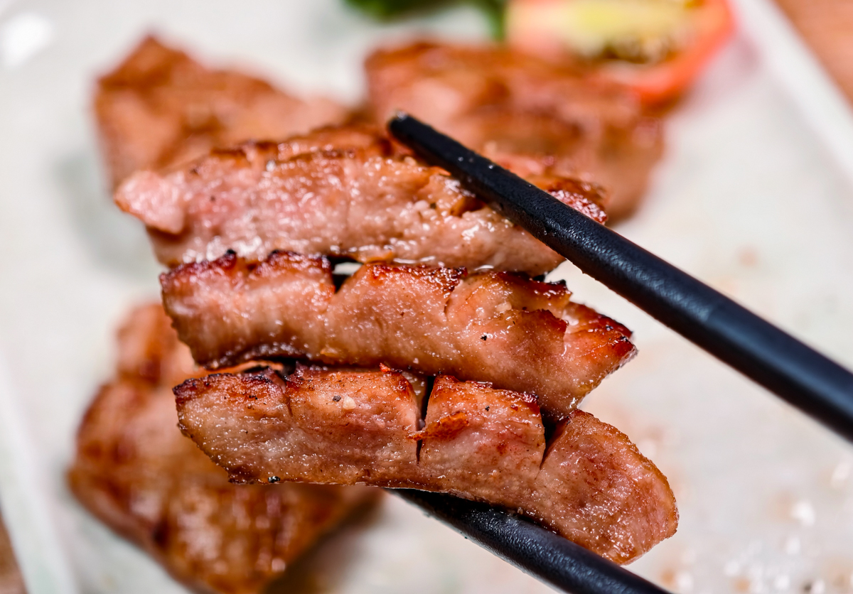 [高雄]炎上燒物製所-中央公園附近低調人氣高雄居酒屋!炭烤串燒超級香! @美食好芃友（芃芃）