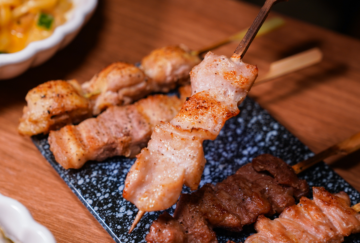 [高雄]炎上燒物製所-中央公園附近低調人氣高雄居酒屋!炭烤串燒超級香! @美食好芃友（芃芃）