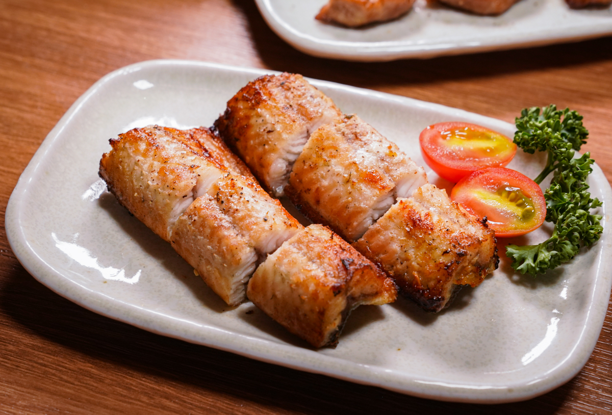 [高雄]炎上燒物製所-中央公園附近低調人氣高雄居酒屋!炭烤串燒超級香! @美食好芃友（芃芃）