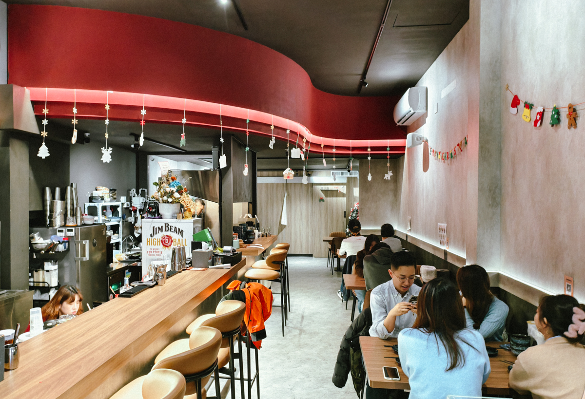 [高雄]炎上燒物製所-中央公園附近低調人氣高雄居酒屋!炭烤串燒超級香! @美食好芃友（芃芃）