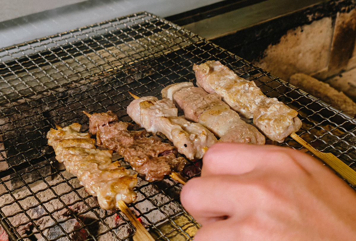 [高雄]炎上燒物製所-中央公園附近低調人氣高雄居酒屋!炭烤串燒超級香! @美食好芃友（芃芃）