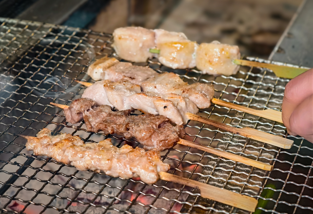 [高雄]炎上燒物製所-中央公園附近低調人氣高雄居酒屋!炭烤串燒超級香! @美食好芃友（芃芃）