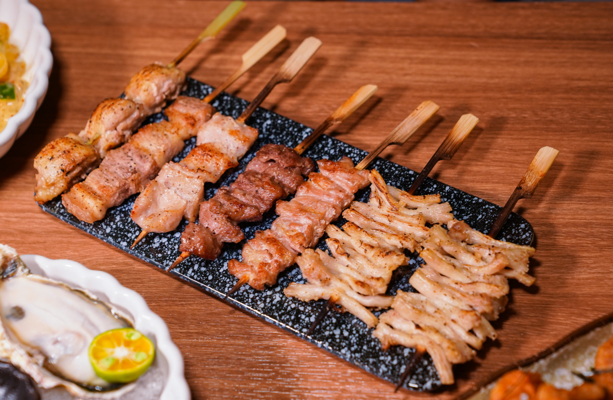 [高雄]炎上燒物製所-中央公園附近低調人氣高雄居酒屋!炭烤串燒超級香! @美食好芃友（芃芃）