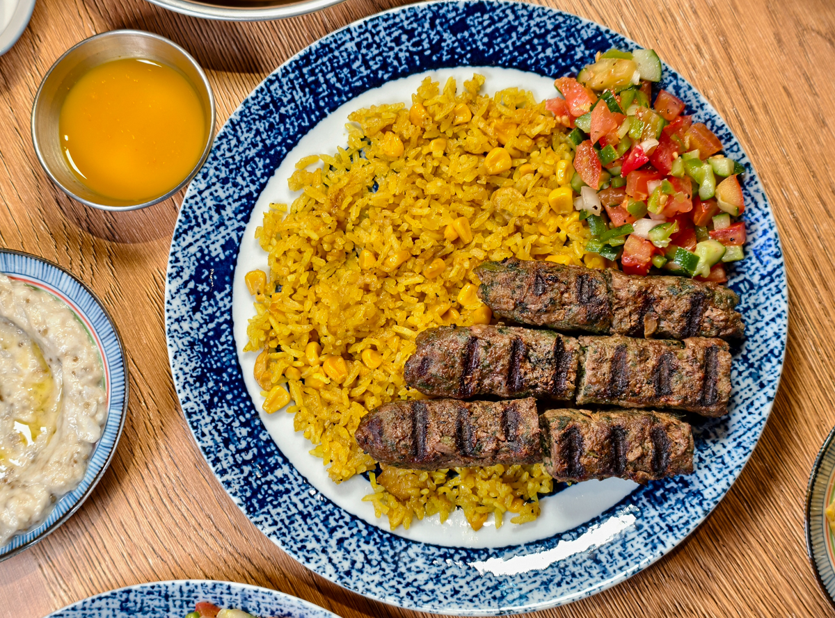 [高雄]Loracorlo以色列料理-瑞豐夜市旁人氣高雄以色列料理!超好吃鷹嘴豆泥披塔餅x超好吃辣阿東魚 @美食好芃友（芃芃）