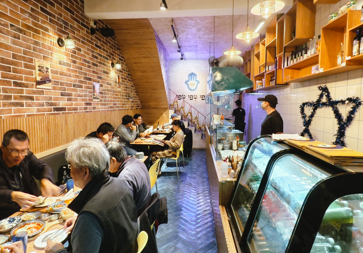 [高雄]Loracorlo以色列料理-瑞豐夜市旁人氣高雄以色列料理!超好吃鷹嘴豆泥披塔餅x超好吃辣阿東魚 @美食好芃友（芃芃）