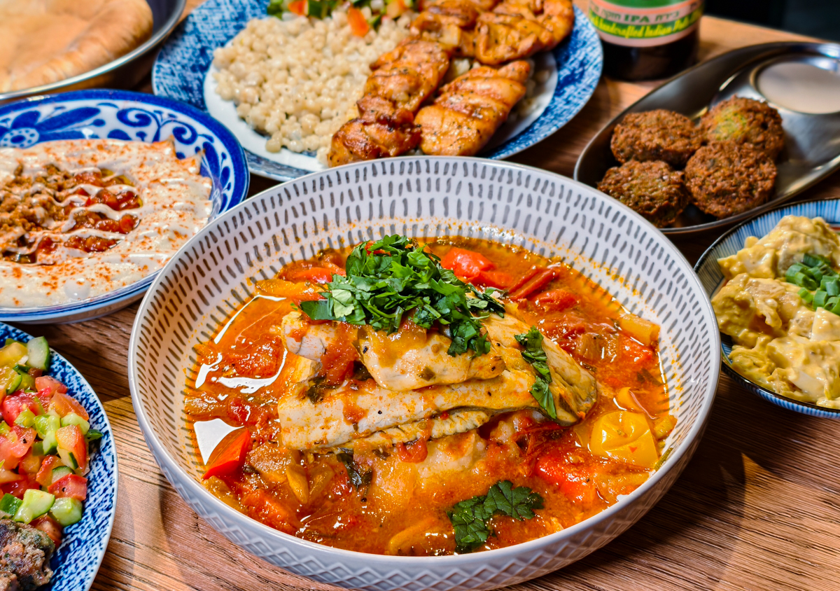 [高雄]Loracorlo以色列料理-瑞豐夜市旁人氣高雄以色列料理!超好吃鷹嘴豆泥披塔餅x超好吃辣阿東魚 @美食好芃友（芃芃）