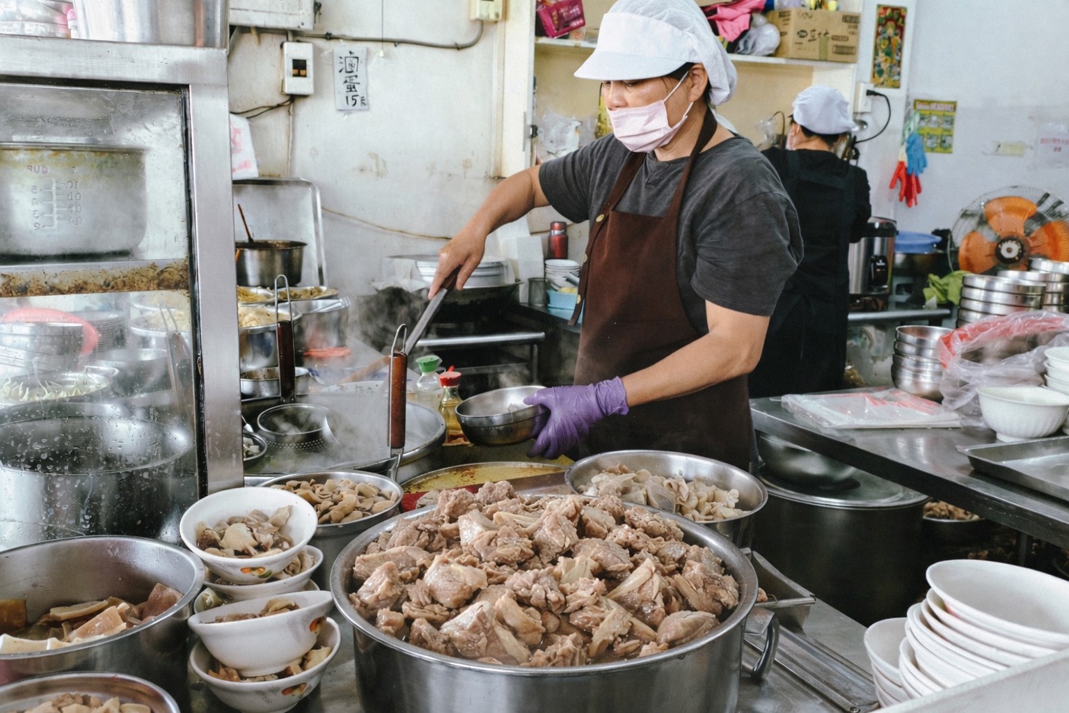 [高雄]方師傅點心坊-在地人吃30年經典高雄羅宋代表!香酥外皮奶香濃郁~也是超夯的高雄伴手禮 @美食好芃友（芃芃）