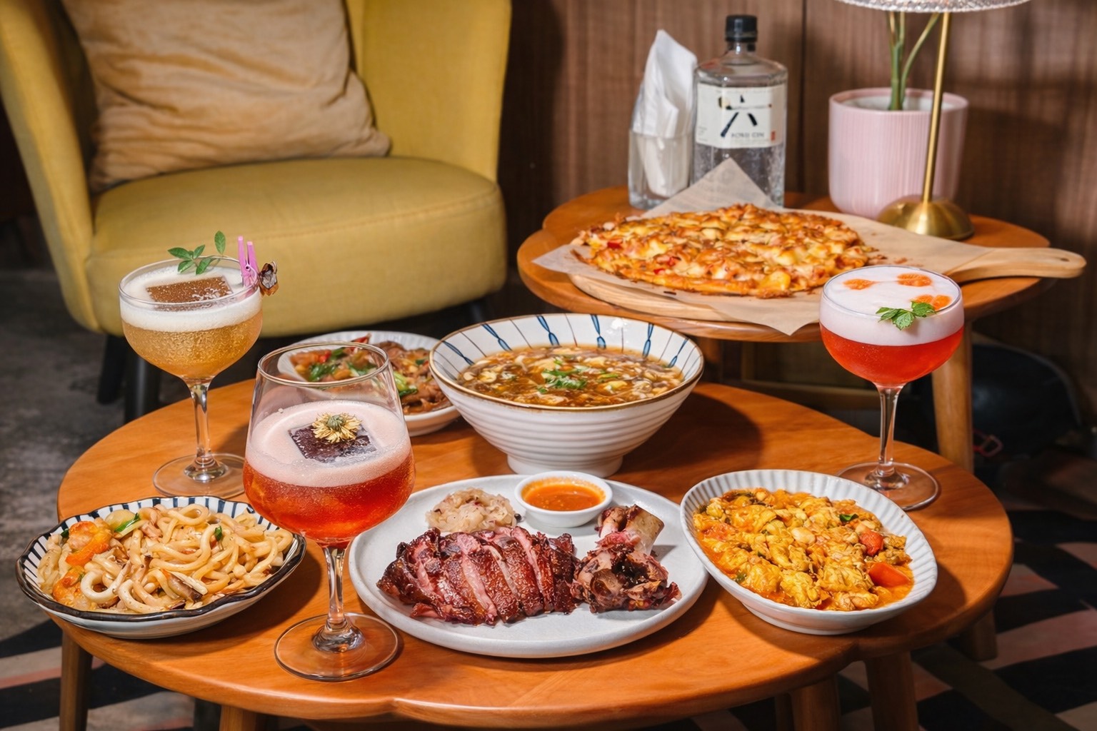 [高雄]棲QI BISTRO-新堀江最新聚餐熱門點!粉紅復古音樂餐酒館~必點驚艷好吃中式熱炒 @美食好芃友（芃芃）