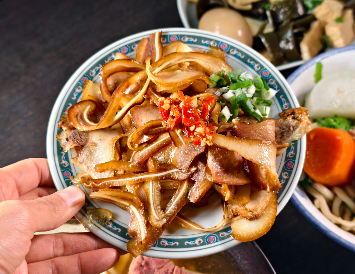 [高雄]陳家豬肉麵-在地推薦隱藏版鹽埕美食~超讚香辣豬肉麵、好喝紅燒大骨湯 @美食好芃友（芃芃）