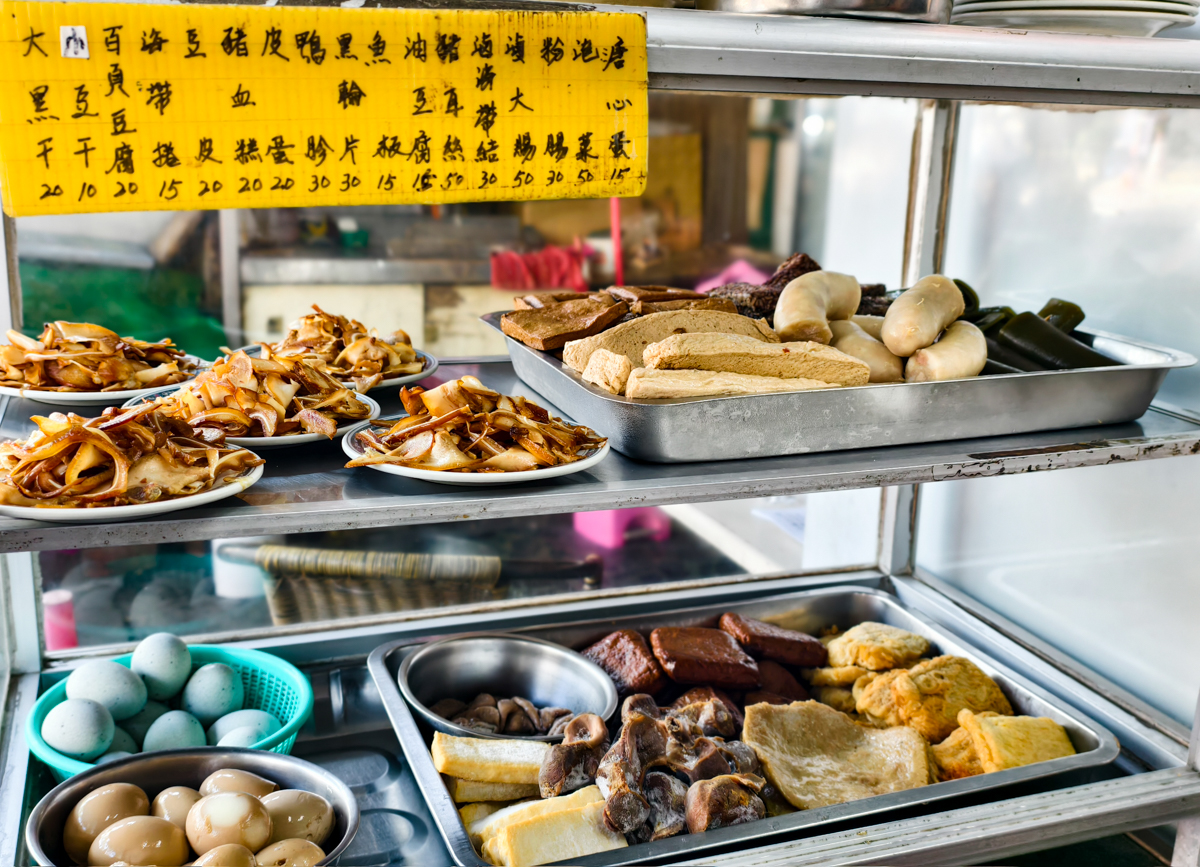 [高雄]陳家豬肉麵-在地推薦隱藏版鹽埕美食~超讚香辣豬肉麵、好喝紅燒大骨湯 @美食好芃友（芃芃）