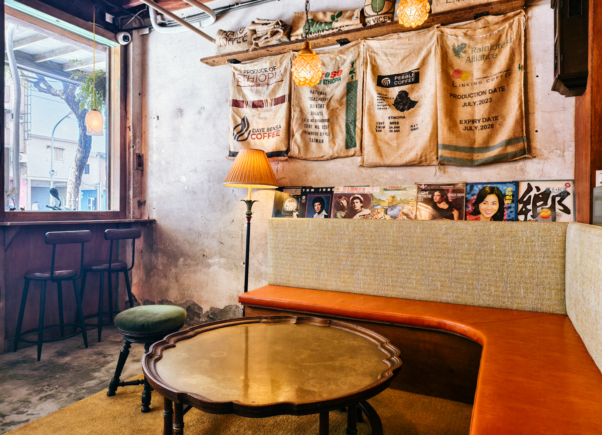 [高雄]福利咖啡社-鹽埕區籐椅老店改造老屋咖啡店~恰到好處的復古氛圍 @美食好芃友（芃芃）