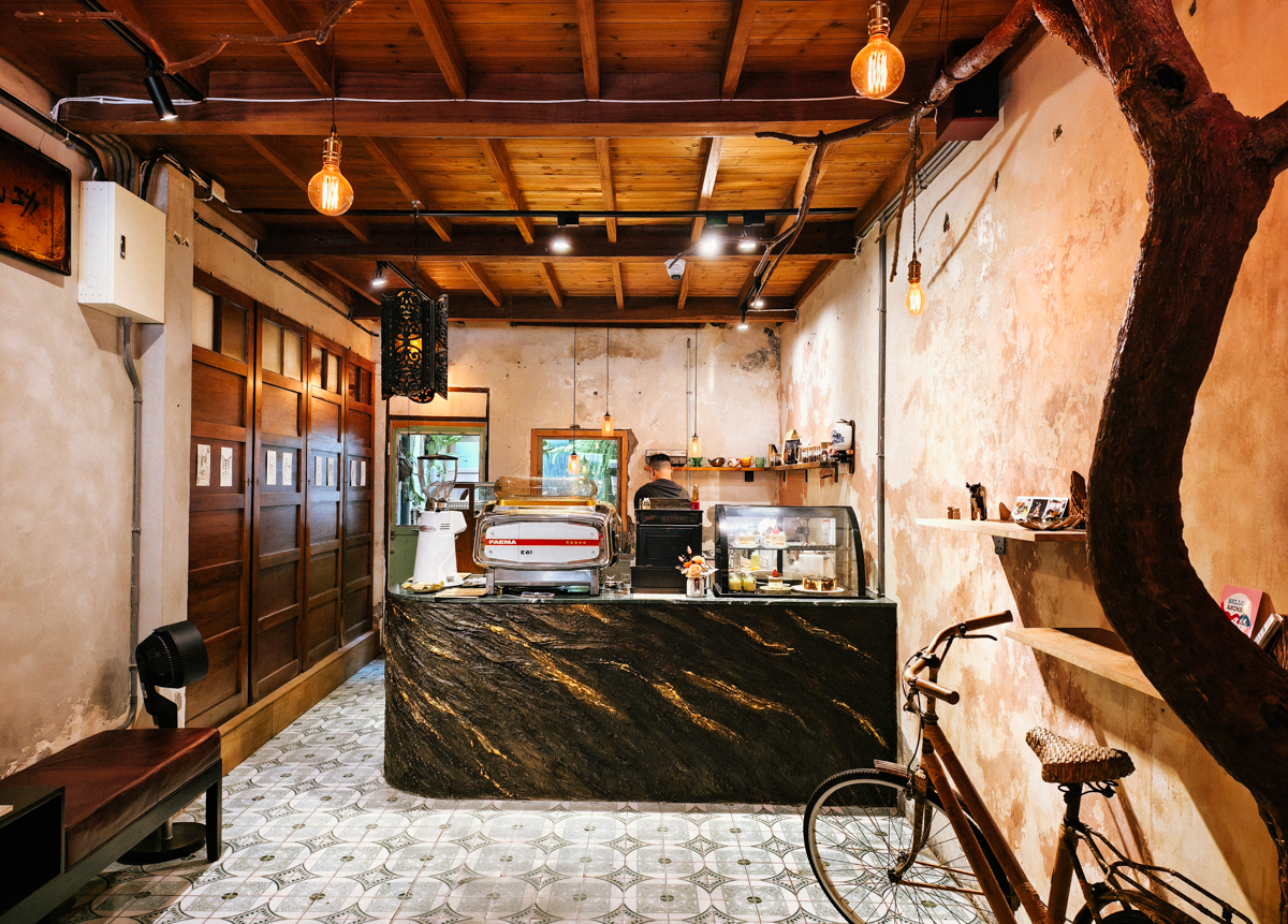 [高雄]福利咖啡社-鹽埕區籐椅老店改造老屋咖啡店~恰到好處的復古氛圍 @美食好芃友（芃芃）