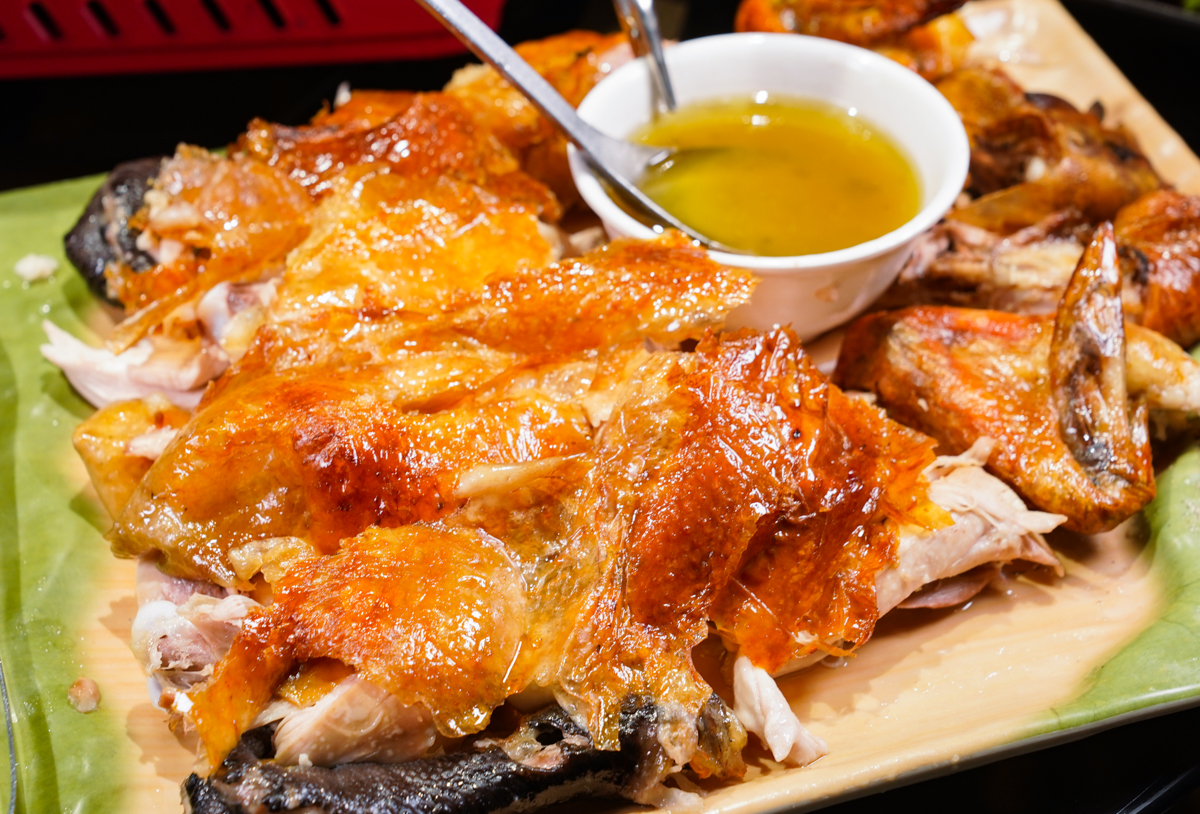 [南投]竹香園甕缸雞-南投紫南宮最紅甕仔雞!全台首創手剝甕缸雞~金黃脆皮x超嫩雞肉 @美食好芃友（芃芃）