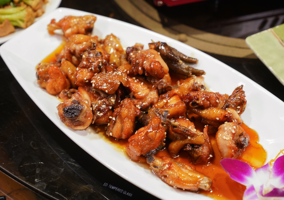 [南投]竹香園甕缸雞-南投紫南宮最紅甕仔雞!全台首創手剝甕缸雞~金黃脆皮x超嫩雞肉 @美食好芃友（芃芃）