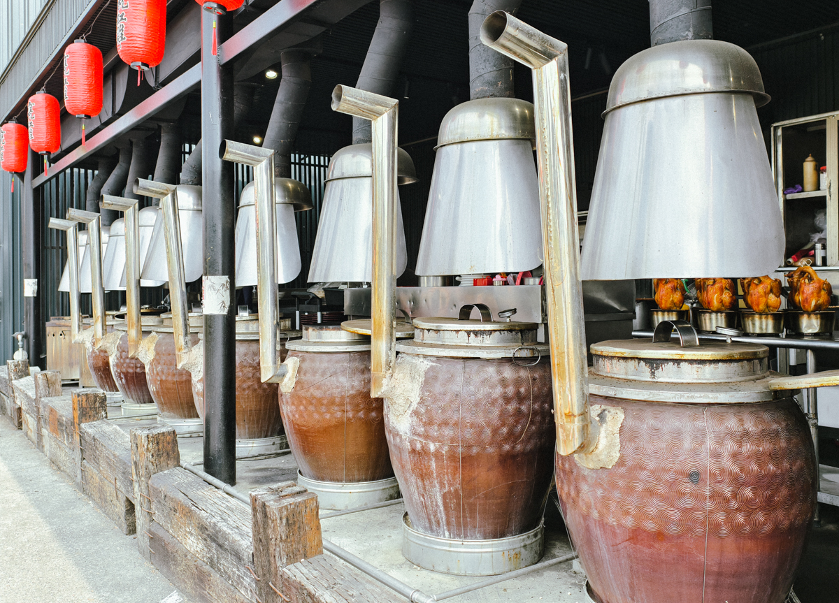 [南投]竹香園甕缸雞-南投紫南宮最紅甕仔雞!全台首創手剝甕缸雞~金黃脆皮x超嫩雞肉 @美食好芃友（芃芃）