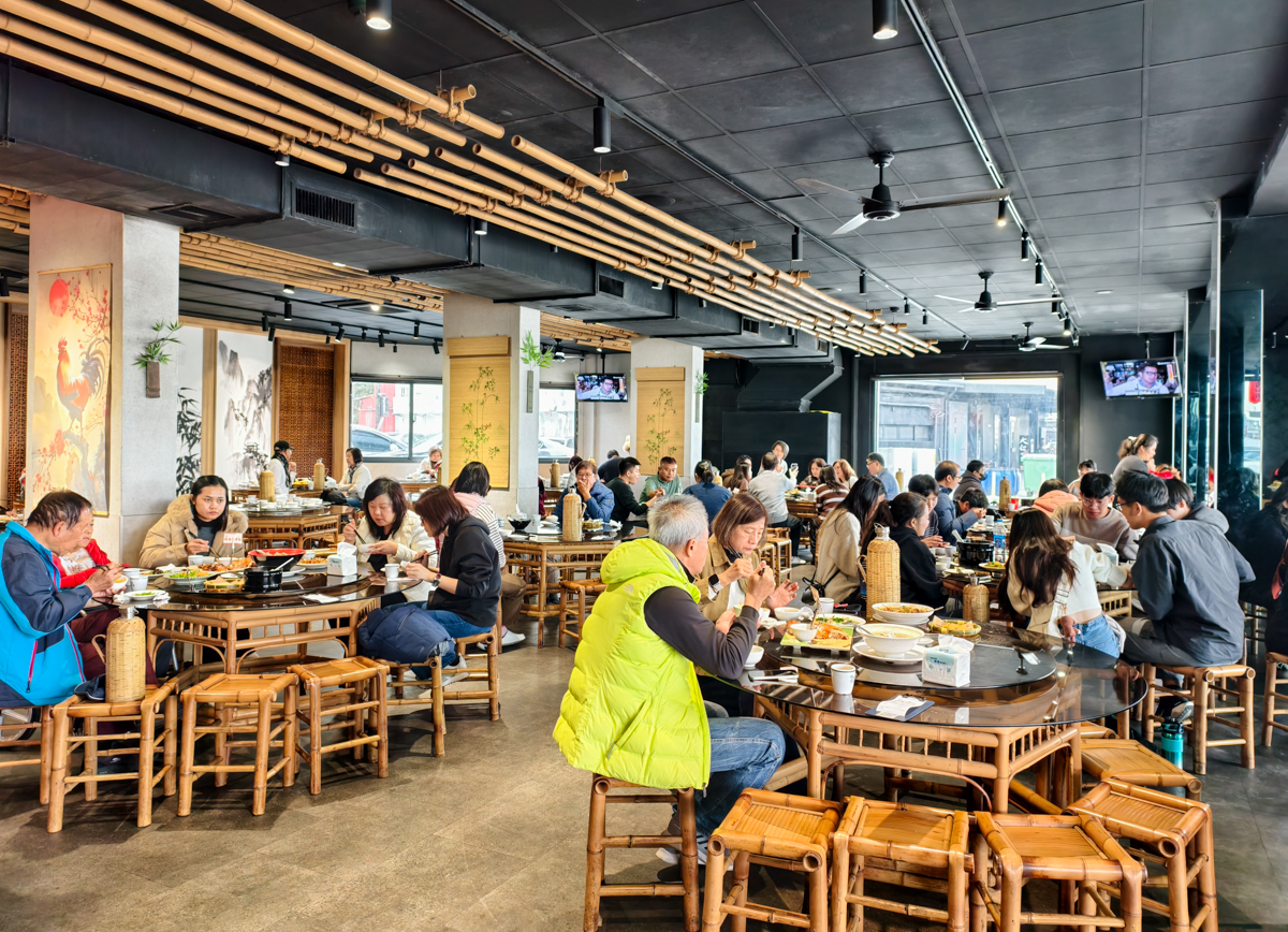 [南投]竹香園甕缸雞-南投紫南宮最紅甕仔雞!全台首創手剝甕缸雞~金黃脆皮x超嫩雞肉 @美食好芃友（芃芃）