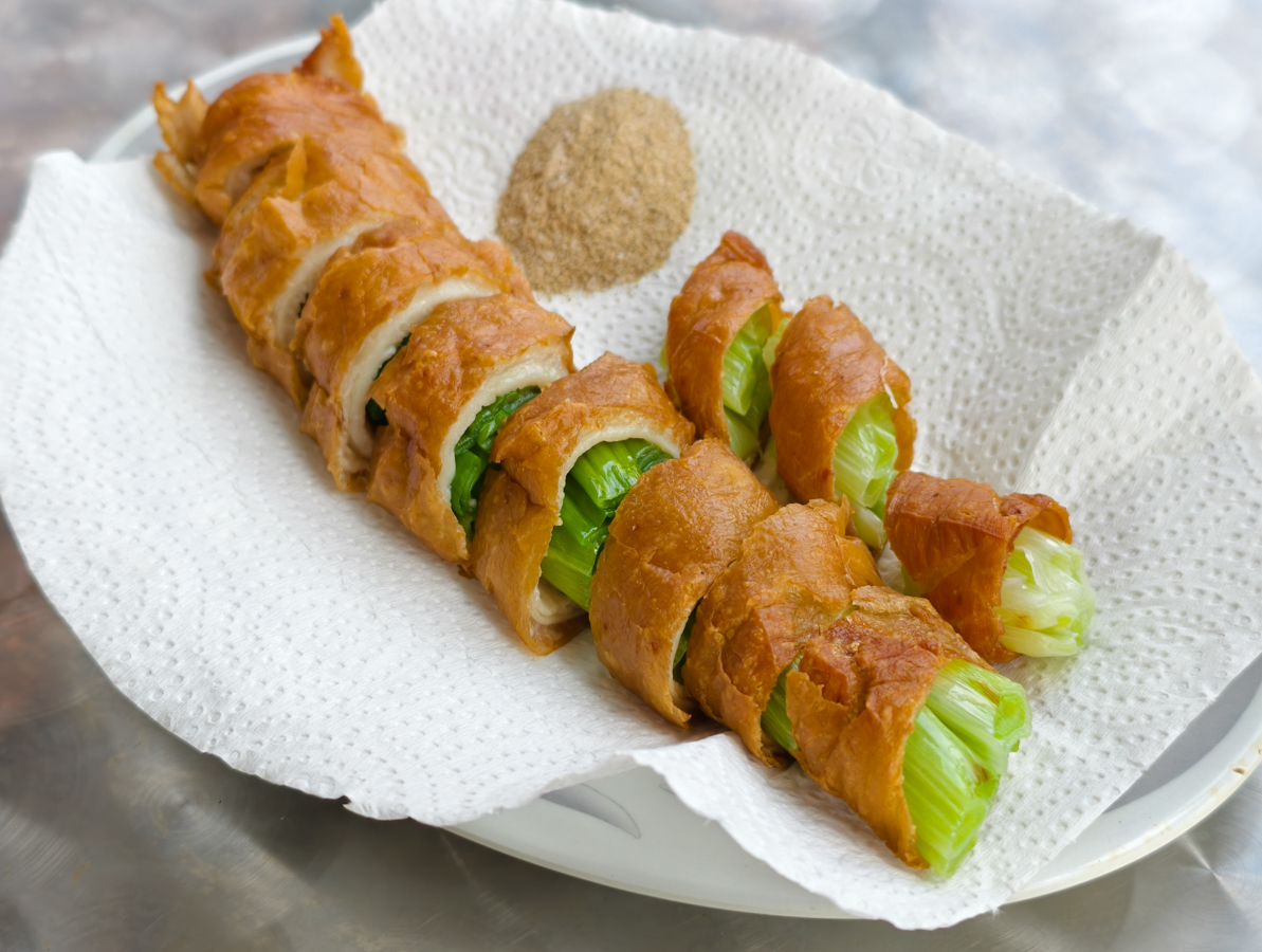 [高雄]爆吃6間蚵仔寮漁港美食!蔡家現撈現炸海鮮、蚵仔寮蚵仔煎、王記炸肥腸、林家魚丸都必吃 @美食好芃友（芃芃）