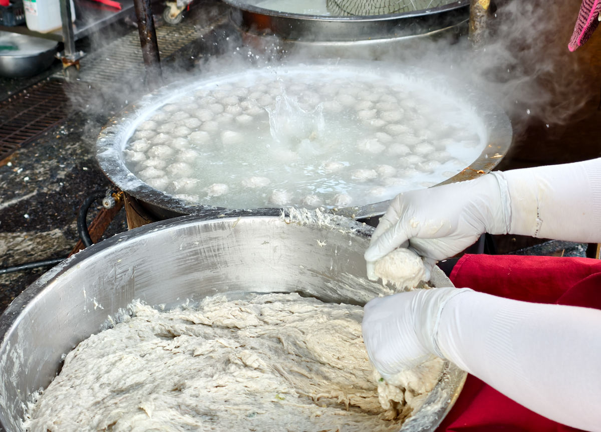[高雄]爆吃6間蚵仔寮漁港美食!蔡家現撈現炸海鮮、蚵仔寮蚵仔煎、王記炸肥腸、林家魚丸都必吃 @美食好芃友（芃芃）