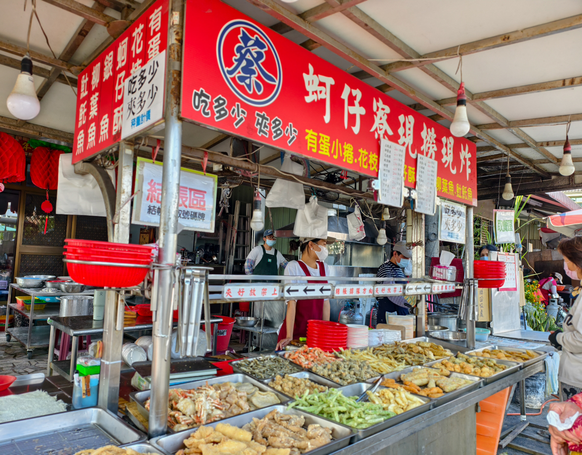 [高雄]爆吃6間蚵仔寮漁港美食!蔡家現撈現炸海鮮、蚵仔寮蚵仔煎、王記炸肥腸、林家魚丸都必吃 @美食好芃友（芃芃）